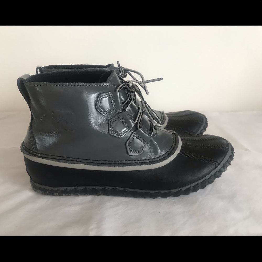 Sorel “Out N About” Waterproof Boots Size 9